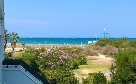 Appartement refait à neuf entre la lagune et la mer, direct plage vue mer&piscine